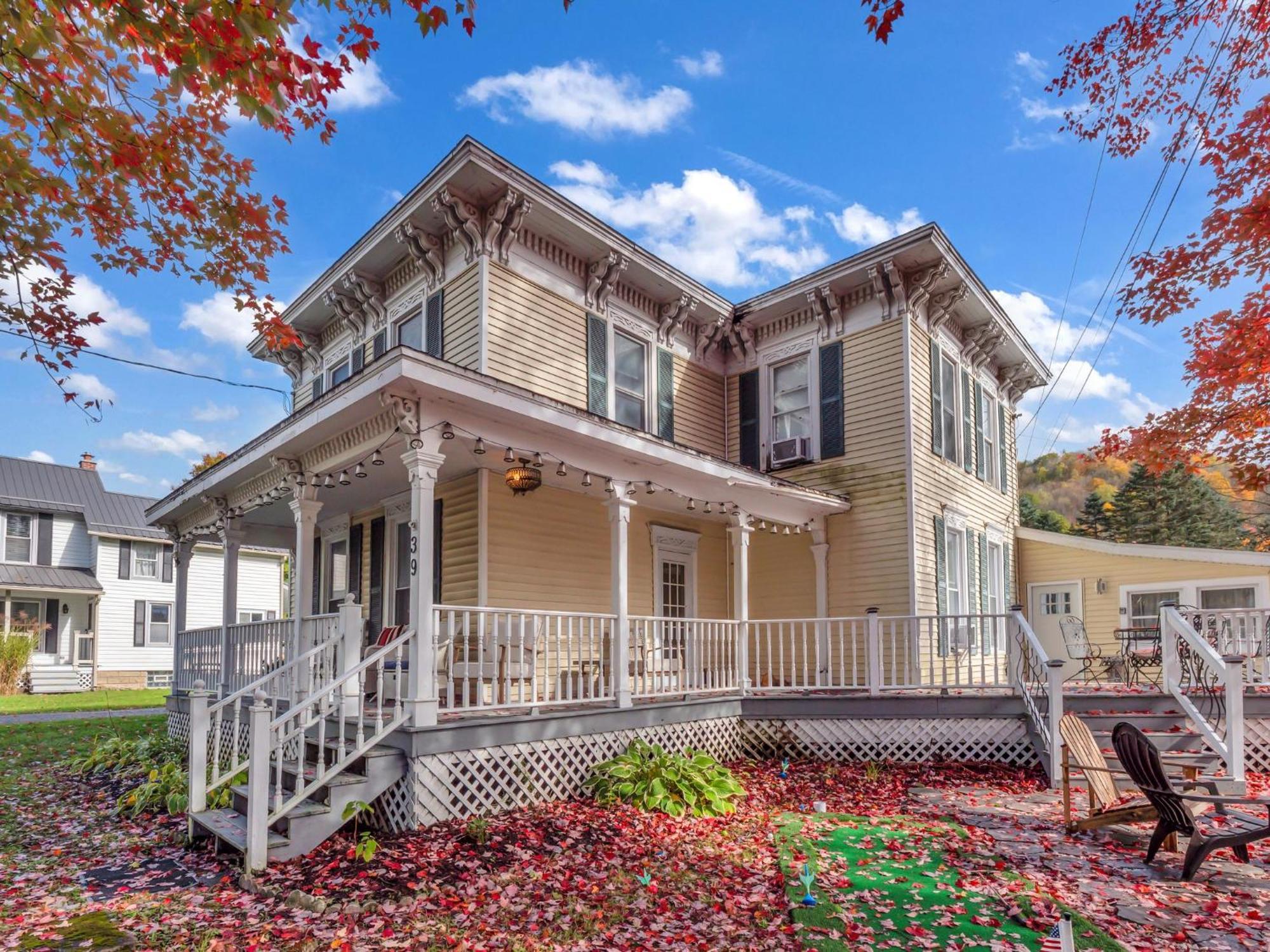 The Kelly House - 4 Bedroom Historic Lodge - Downtown 埃利科特维尔 外观 照片